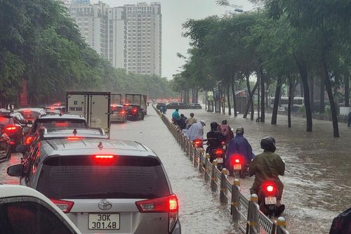 Cập nhật các khu vực ngập sâu không thể đi qua ở Hà Nội