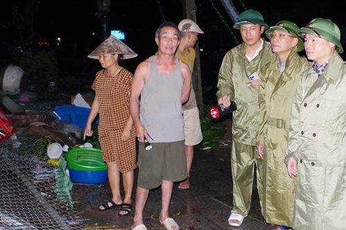 Giám đốc Công an tỉnh Ninh Bình trực tiếp chỉ đạo công tác khắc phục hậu quả mưa bão