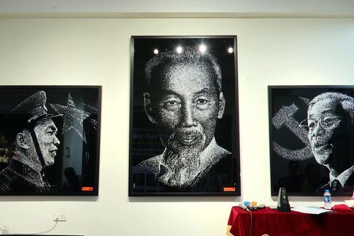 Mở cửa miễn phí phòng tranh chân dung lãnh tụ