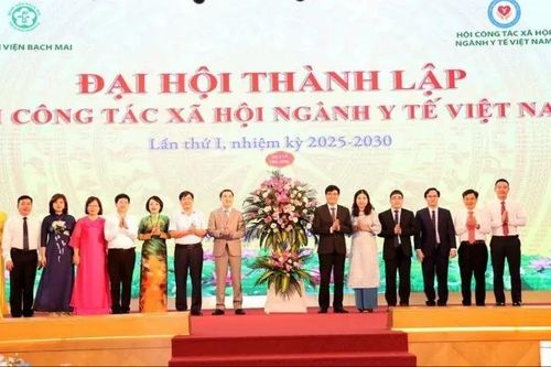 Gắn kết người bệnh và thầy thuốc qua công tác xã hội