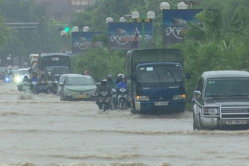 Hà Nội hơn 30 điểm ngập sau mưa lớn