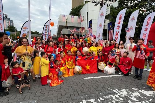 Diễu hành áo dài mừng Quốc khánh Việt Nam tại Malaysia