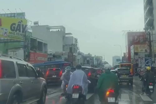 TP.HCM bất ngờ có mưa lớn diện rộng