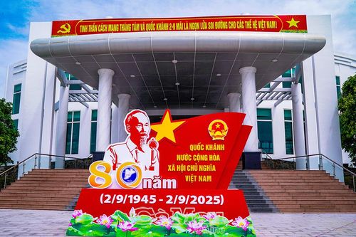 Trưng bày hình ảnh, hiện vật kỷ niệm 80 năm Cách mạng Tháng Tám và Quốc khánh 2/9