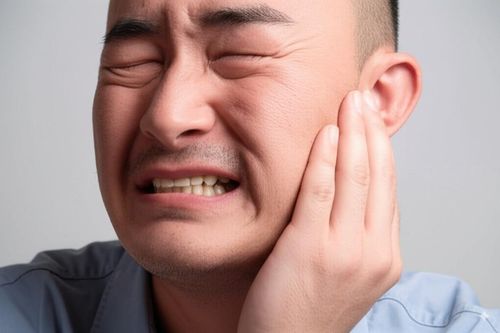 Thủng màng nhĩ vì lấy ráy tai bằng que kim loại