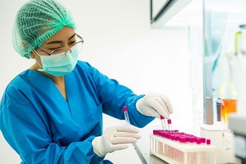 Con trai càng lớn càng không giống bố, kết quả ADN hé lộ bí mật động trời