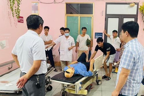 Lốc xoáy ở Ninh Bình khiến 14 người nhập viện, một người tử vong