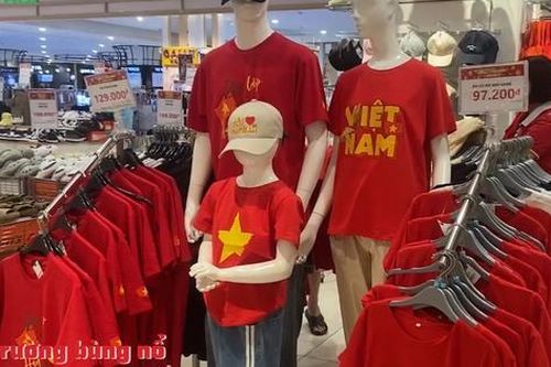 Thị trường bùng nổ: Áo Tổ Quốc đang làm mưa làm gió dịp 2/9