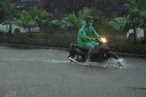 Vì sao bão số 5 vào miền Trung nhưng Hà Nội lại có cường suất mưa rất lớn?