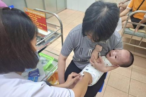 Tỷ lệ tiêm vaccine viêm gan B trong 24 giờ sau sinh cho trẻ ở Lào Cai đạt mức ấn tượng