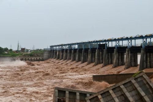 Mưa lớn gây lũ lụt ở Ấn Độ, 30 người thiệt mạng do lở đất