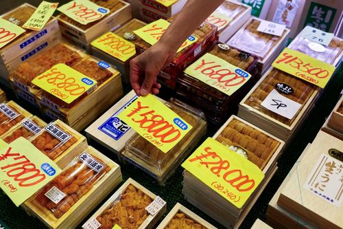 Mùa hè nóng 'đốt' ví dân Nhật
