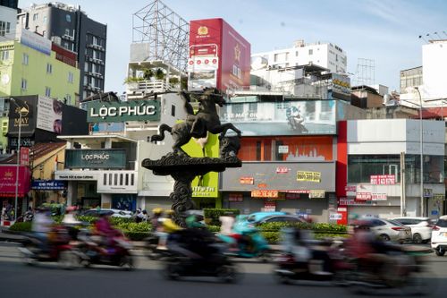 Khách thuê lũ lượt rời mặt bằng đắc địa Ngã 6 Phù Đổng