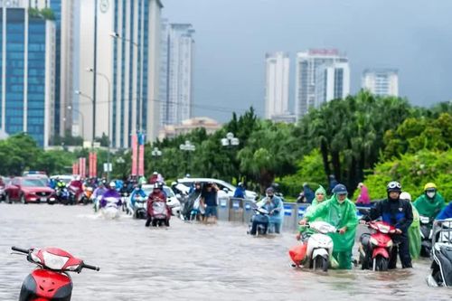 Cập nhập tình hình ngập úng tại Hà Nội: Nước bắt đầu rút, các điểm ngập giảm dần