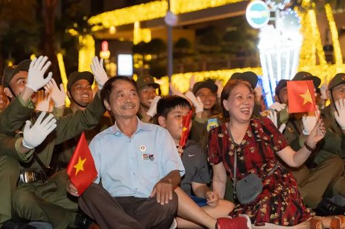 Những địa điểm đẹp để chụp ảnh, quay video cùng các lực lượng diễu binh, diễu hành tối 27/8