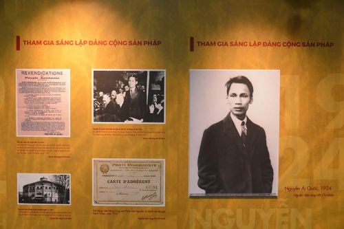 Ngắm những vật dụng bình dị của Chủ tịch Hồ Chí Minh tại Triển lãm Thành tựu đất nước