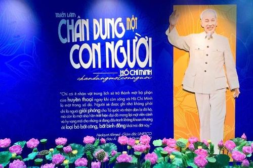 Trưng bày chuyên đề về Chủ tịch Hồ Chí Minh trong Triển lãm thành tựu Đất nước