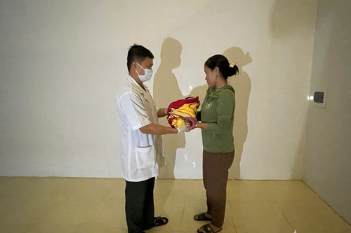 Nổ máy phát điện hỗ trợ sản phụ sinh con trong đêm mưa bão