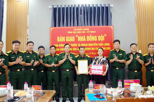 Cục Xăng dầu bàn giao nhà đồng đội tặng 4 gia đình quân nhân