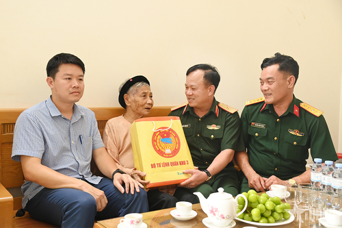 Quân khu 3: Thăm, tặng quà nguyên lãnh đạo Bộ tư lệnh Quân khu và các Mẹ Việt Nam anh hùng