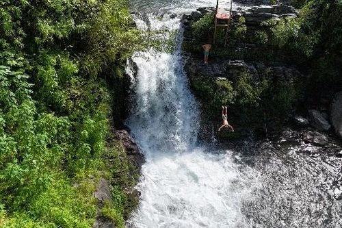 Dịp lễ 2/9, rủ nhau lên Du Già tắm thác, ngắm ruộng bậc thang đẹp mê mẩn