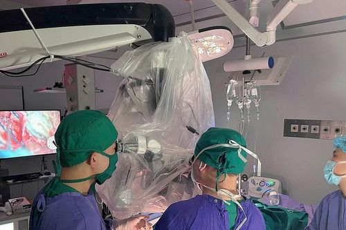 Phẫu thuật thành công u góc cầu tiểu não phức tạp cho 2 bệnh nhân