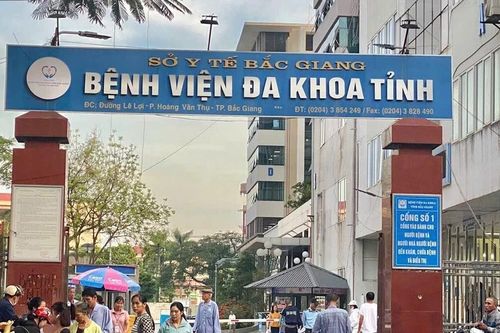 Tạm đình chỉ 3 cán bộ Bệnh viện Bắc Ninh vụ xe cấp cứu thu 21 triệu