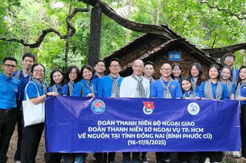 Thế hệ trẻ ngành Ngoại giao: Tiếp lửa truyền thống, vững bước tương lai