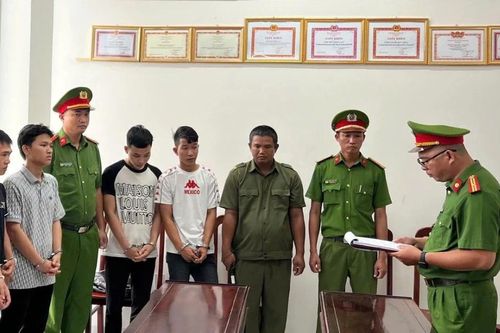 Bắt 5 đối tượng mang hung khí đuổi đánh người qua nhiều tuyến đường ở Đà Nẵng