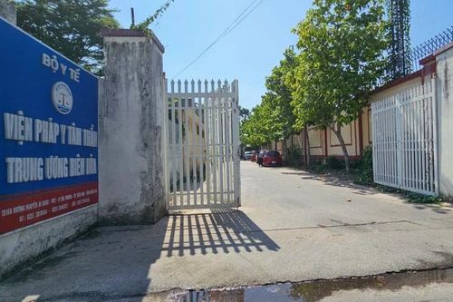 Bí ẩn người hối lộ 250 triệu cho bác sĩ Viện Pháp y để 'giúp đỡ' nữ đối tượng ma túy, cho vay lãi nặng