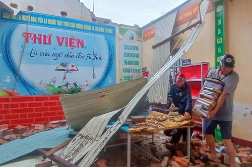 Trường học ngổn ngang sau bão, thầy cô lo không có phòng học cho năm học mới