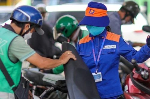 Giá xăng tiếp tục tăng vào ngày mai?