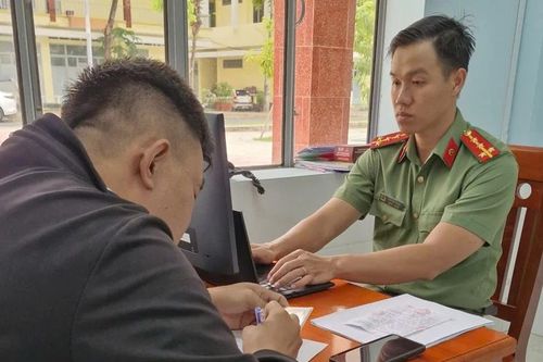 Đăng tải video xúc phạm chính quyền và lực công an để câu like
