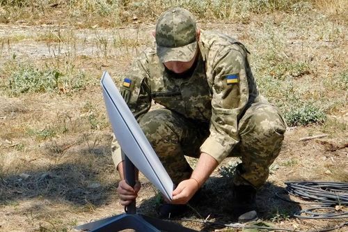Ukraine nguy cơ thiếu điện, internet vì động thái của Hungary và Ba Lan
