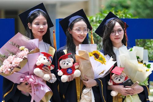 Bộ Chính trị: 1 bộ SGK thống nhất toàn quốc, năm 2030 cung cấp miễn phí cho học sinh
