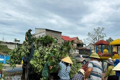 Đồng lòng khắc phục hậu quả bão, sẵn sàng cho năm học mới