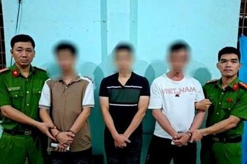 Bắt quả tang các đối tượng sử dụng ma túy