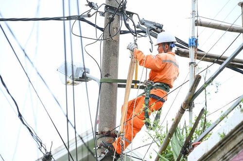 Giám đốc Công ty Điện lực Nghệ An: Dự kiến cuối chiều nay (27/8) sẽ khôi phục lại toàn bộ điện lưới ở các phường khu vực TP Vinh cũ