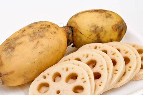 Món ăn ngon: Củ sen xào chua cay giòn ngon, thanh mát cho ngày đầu thu