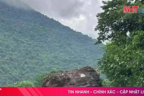 Tảng đá 70 tấn rơi xuống quốc lộ: Gia đình may mắn thoát nạn trong gang tấc