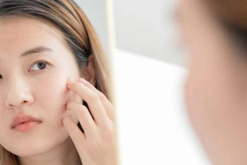 Bí quyết chăm sóc da mụn ẩn tại nhà để lấy lại vẻ ngoài mịn màng