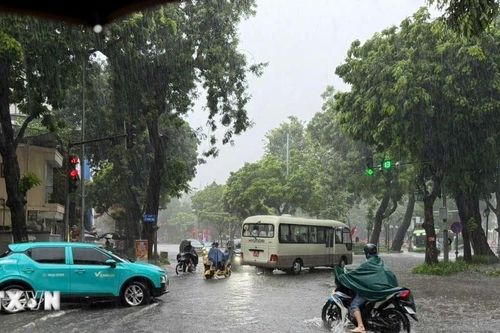 Hà Nội nhiều nơi vẫn ngập cục bộ trước thềm sơ duyệt diễu binh, diễu hành A80