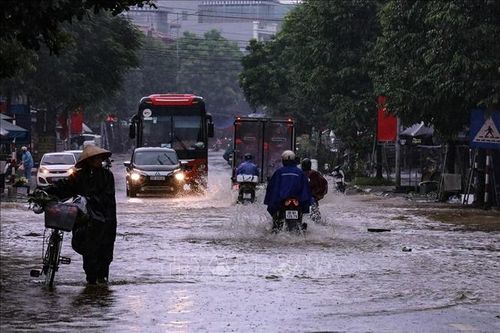 Bão số 5: Mưa lớn gây ngập trên Quốc lộ 6 cũ (Phú Thọ)