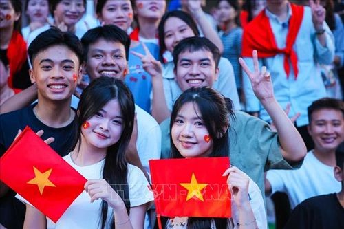 Ấm lòng những bước chân diễu binh trong vòng tay nhân dân