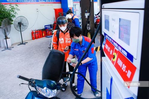 Đề xuất không tăng thuế xăng từ 2.000 lên 4.000 đồng/lít