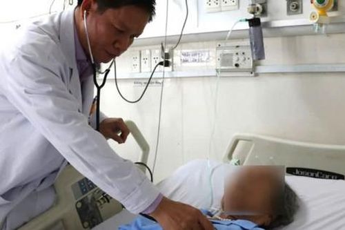 Cụ bà 77 tuổi nhập viện cấp cứu vì sai lầm nhiều người mắc