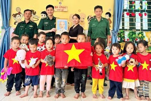 Điện Biên: Bộ đội Biên phòng chung tay giúp diện mạo nông thôn ở biên giới ngày càng khởi sắc