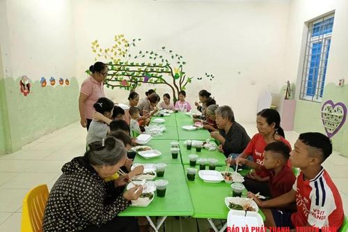 Nhà tránh bão... bịn rịn nghĩa tình
