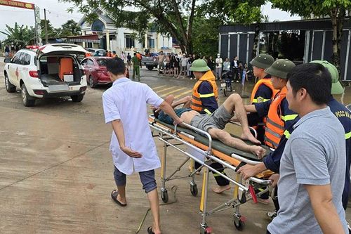 Lực lượng Công an kịp thời cứu vớt một người dân bị lũ cuốn
