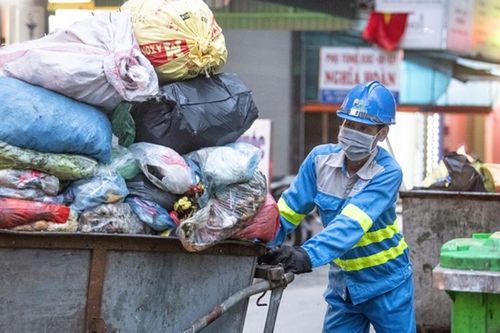 Cân nhắc lộ trình tăng giá dịch vụ thu gom xử lý rác thải tại Hà Nội